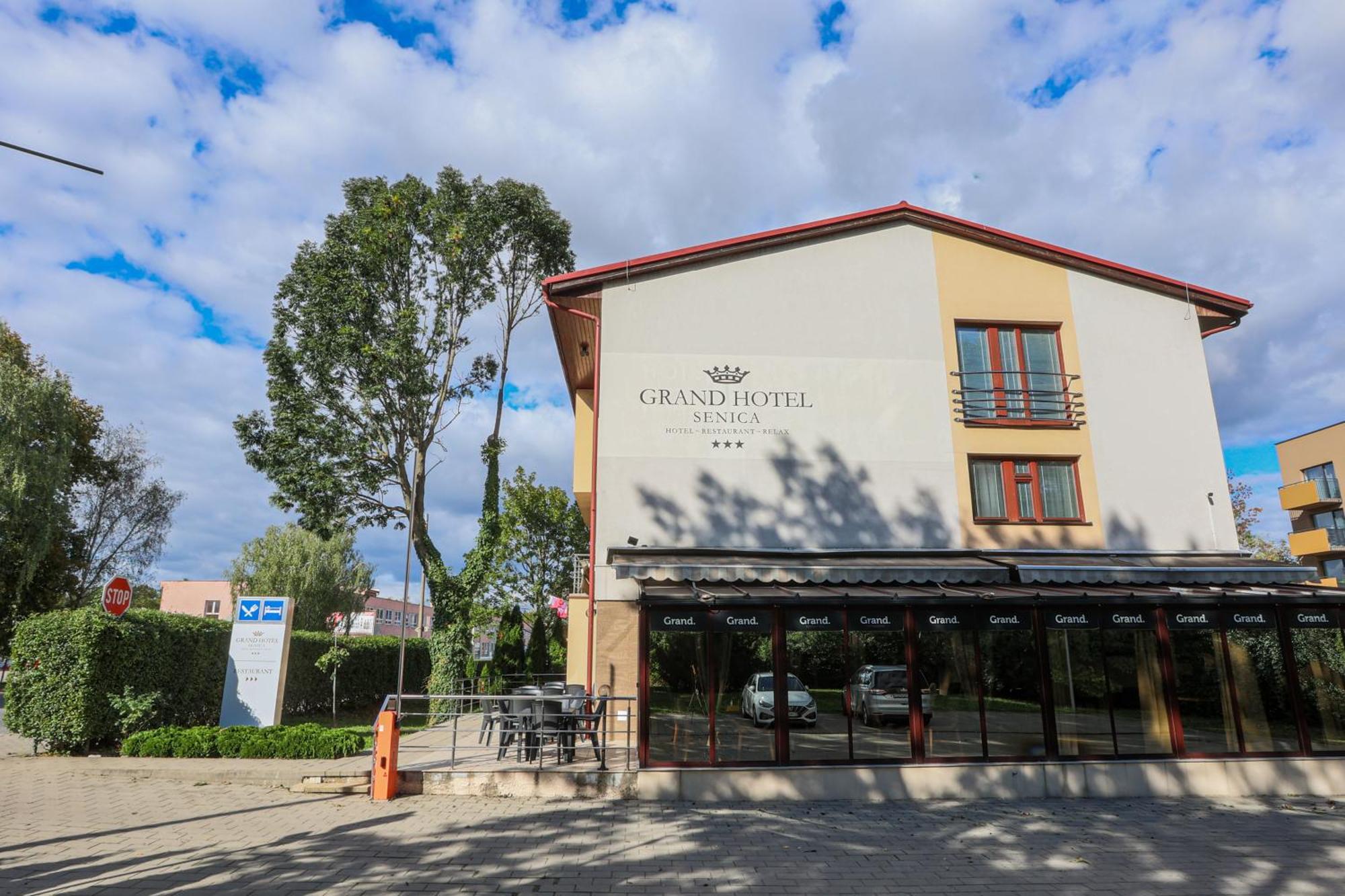 Grand Hotel Senica, Garni Exterior foto