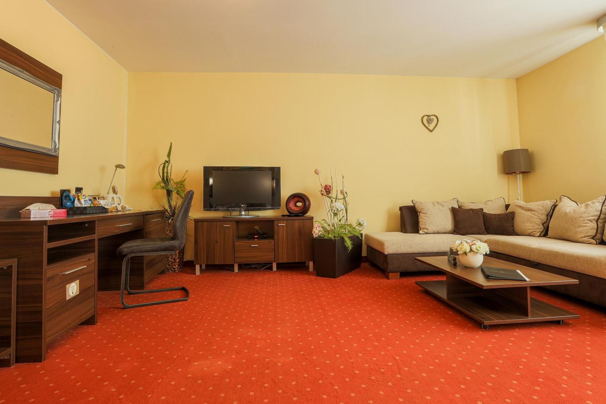 Grand Hotel Senica, Garni Exterior foto