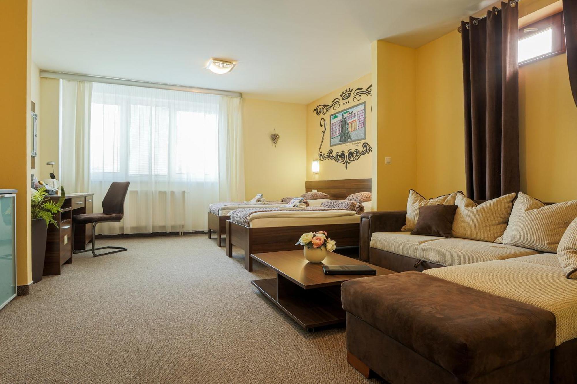 Grand Hotel Senica, Garni Exterior foto