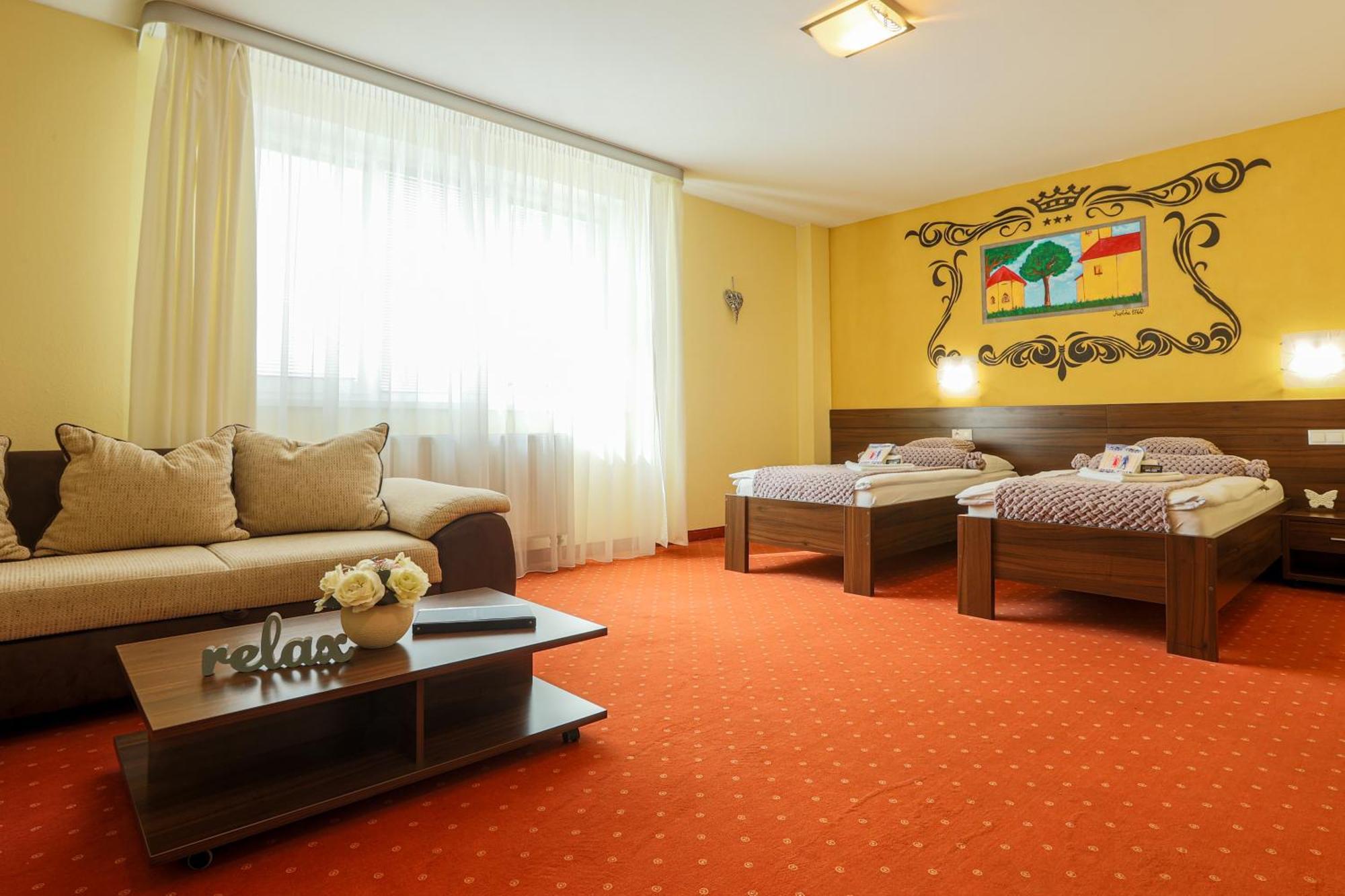 Grand Hotel Senica, Garni Exterior foto