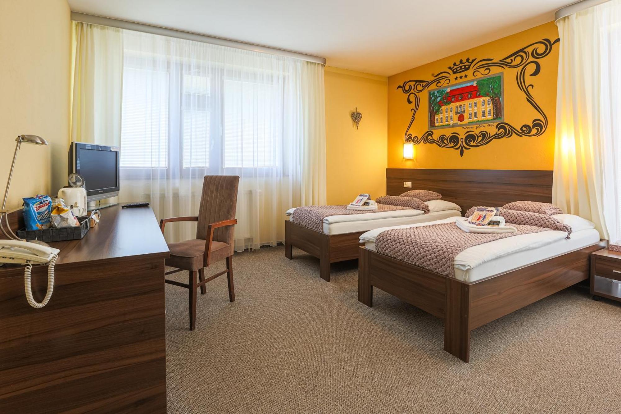 Grand Hotel Senica, Garni Exterior foto